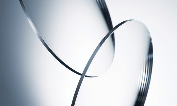 尼康首次研制成功防反射、耐劃傷鍍膜